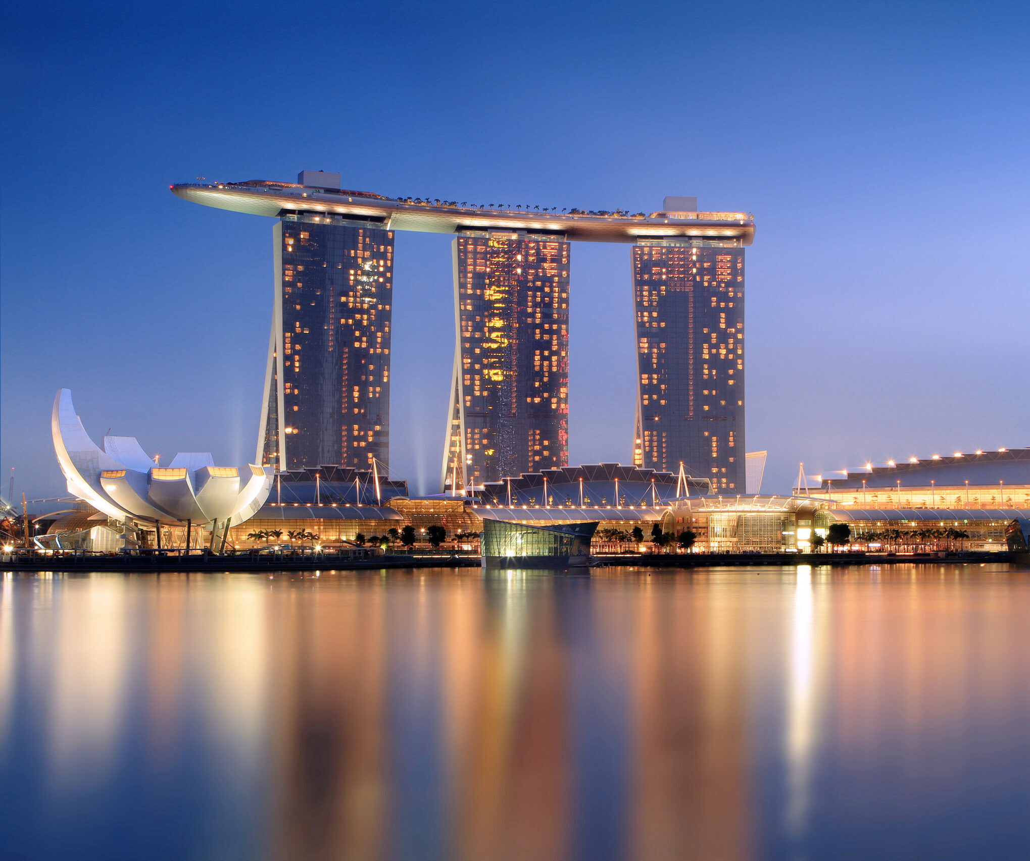 Marina_Bay_Sands_in_the_evening_-_20101120